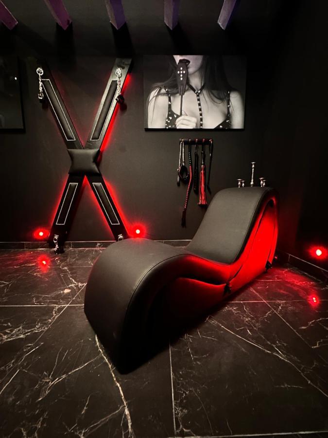 Loveroom De Luxe - Theme 50 Nuances De Grey Maison Privative Spa Insolite Douchy-les-Mines Екстер'єр фото