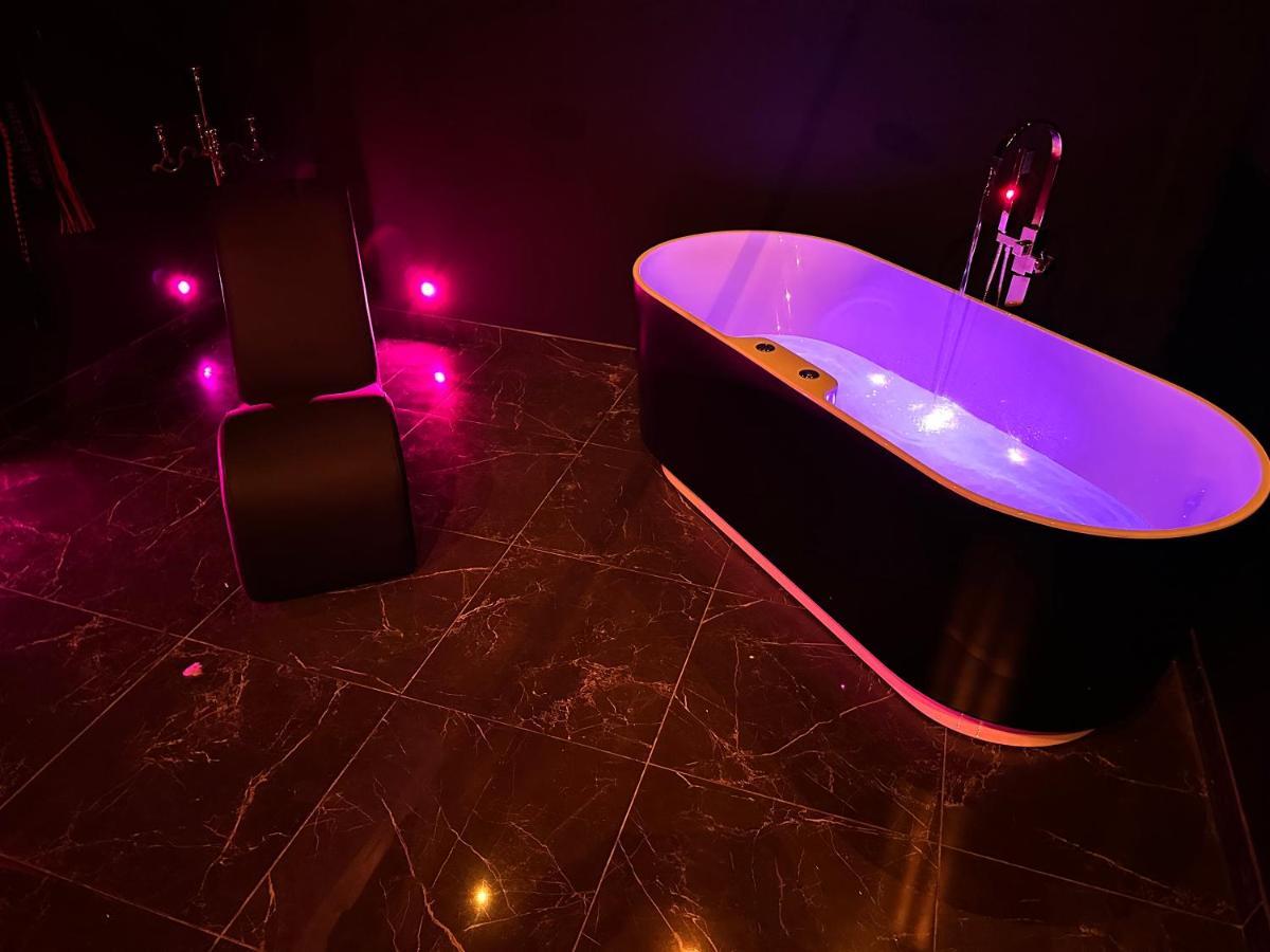 Loveroom De Luxe - Theme 50 Nuances De Grey Maison Privative Spa Insolite Douchy-les-Mines Екстер'єр фото